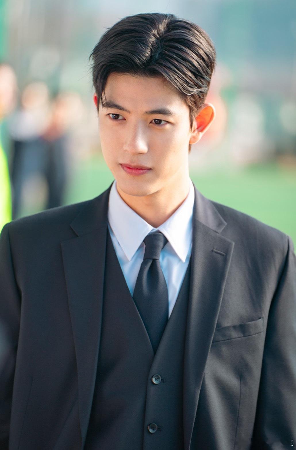 朴所罗门虽然从今天开始是人类 人物介绍姜时烈⚽️男，28岁泰姆斯俱乐部足球运动员