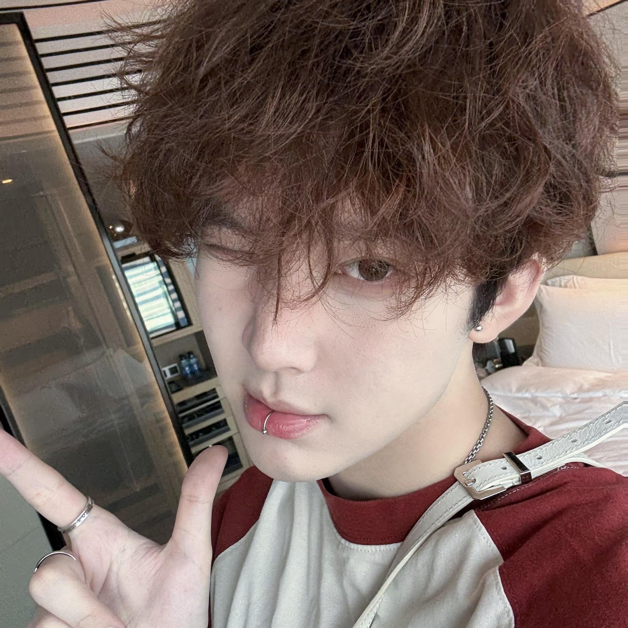 Plz Say Yes. 这个赛季还得是卷毛 一个不吃建模的打法