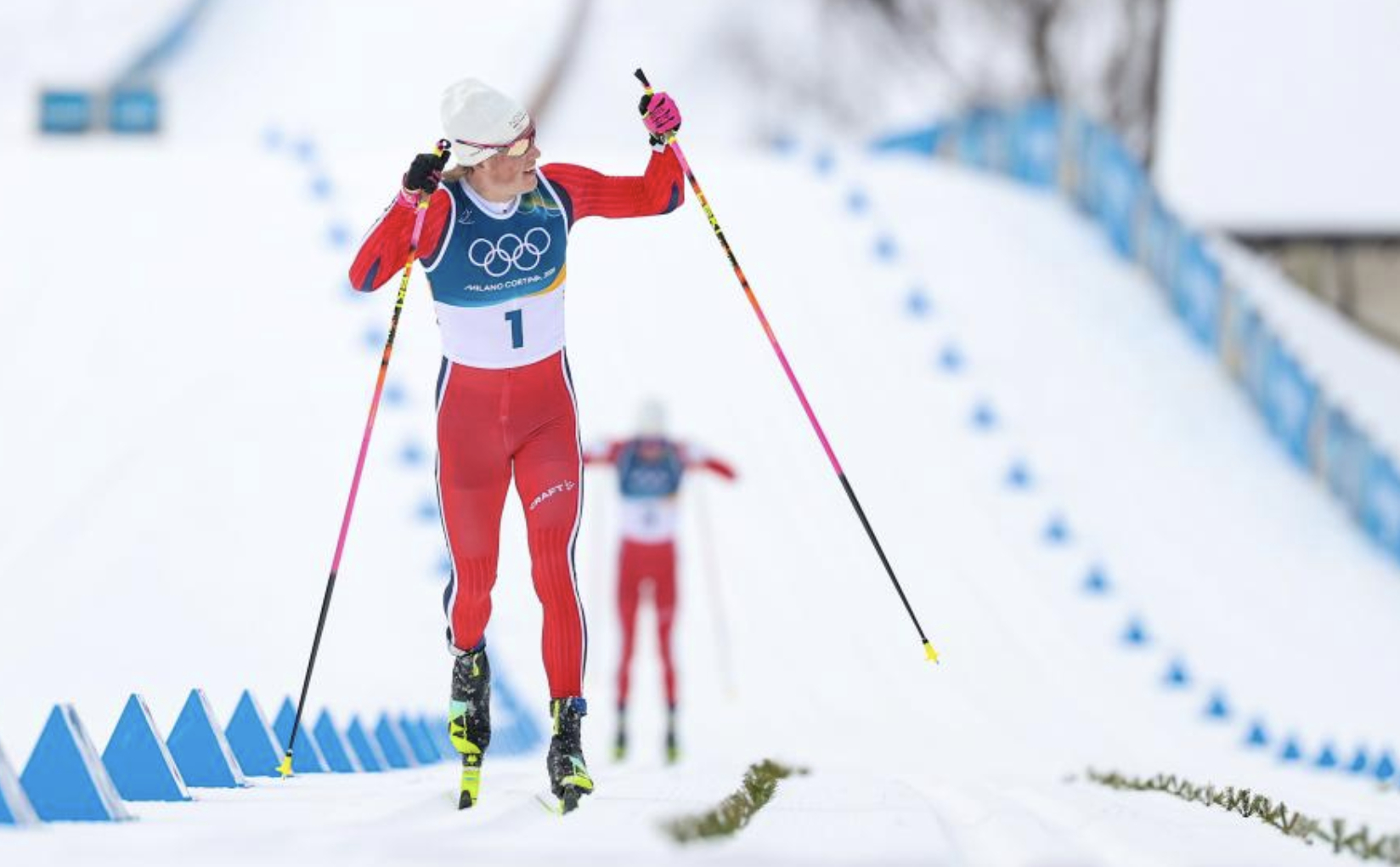 冬奥会 挪威选手约翰内斯·克莱博21日夺得米兰冬奥会越野滑雪男子50公里集体出发