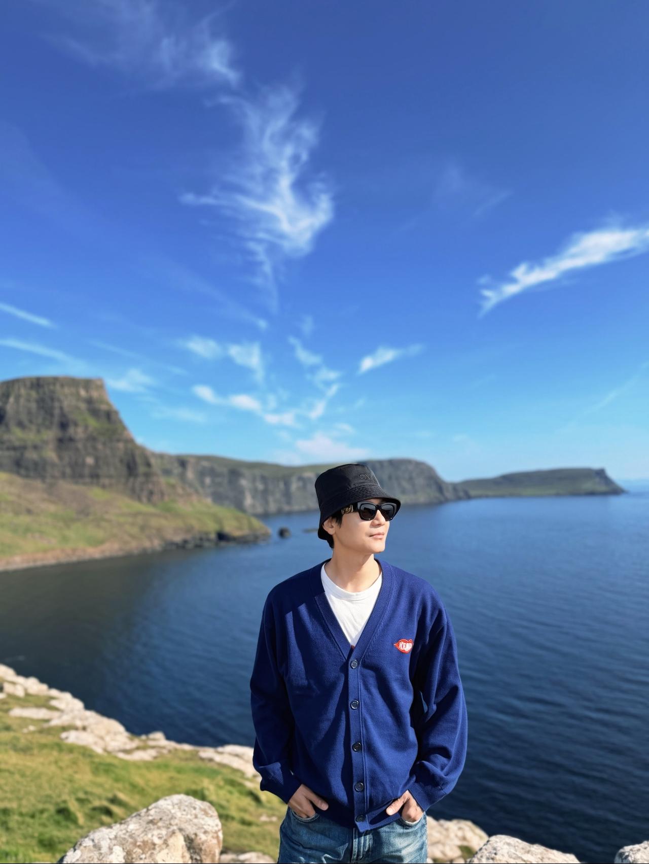 陈楚生从天空岛寄来明信片啦，帅照五张，还附了一句话：“天空岛，让时间变慢的地方”