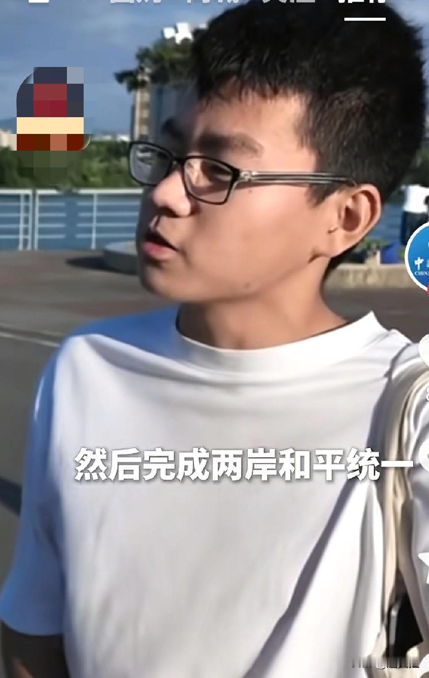 台湾马场町纪念园的秋祭活动，从各种视频看，参加活动的民众络绎不绝。一外表特别阳光