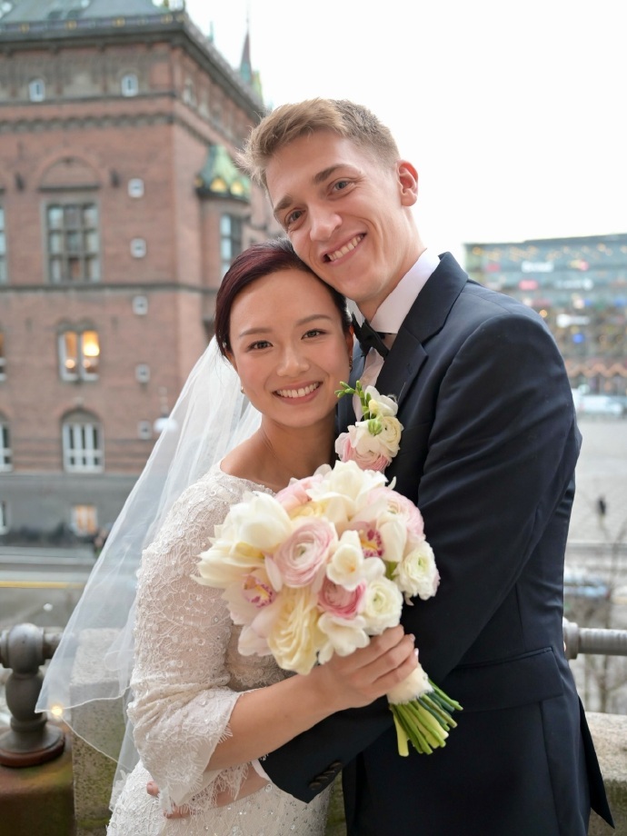 卡尔伯格万远举办婚礼和晒出婚礼照，地点在哥本哈根市政厅。万远表示他们举办了一场只