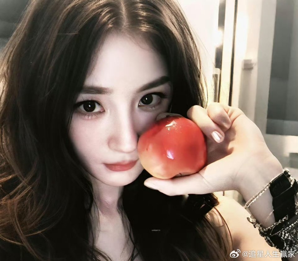 杨幂汤圆头像新头像美萌来袭🥰羊毛卷手捧汤圆 这个小幂萌的很～ 