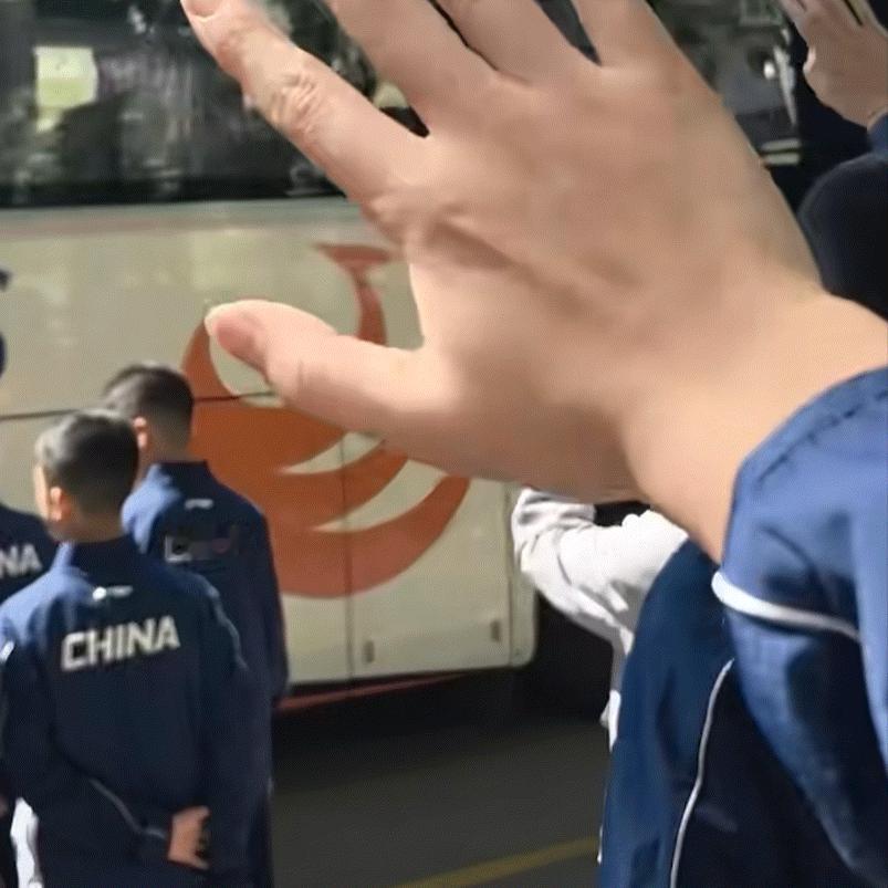 马龙戴了个串🧐 