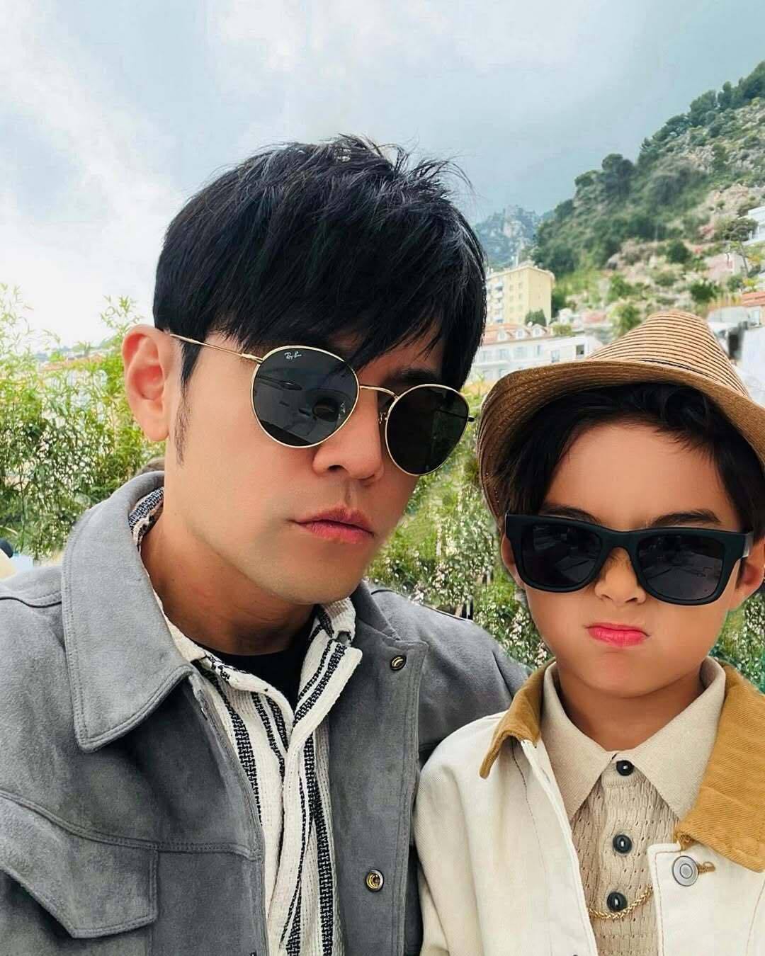 周杰伦昆凌儿子罗密欧近照都说在等罗密欧长大…母亲的颜值，父亲的才华…真是一个上帝