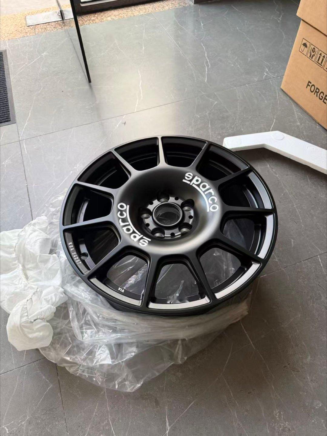 哧溜哧溜轮胎还没到 