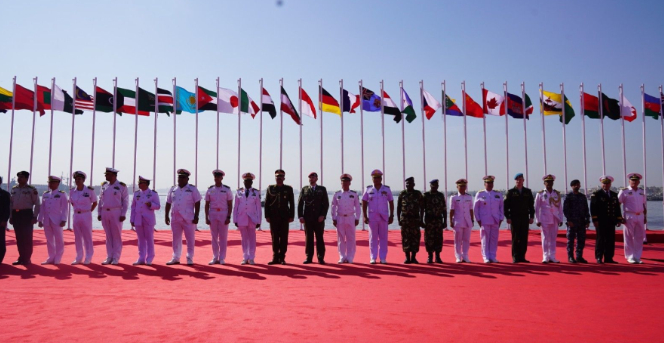 美国召集14国海军准备护航，结果只有2个敢出兵的，这一幕尴尬极了！7月30日，沙