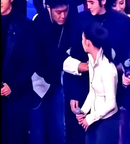 疯传！那段90秒的无声片段，播放量破了5000万。

据说是在湖南卫视的一场直播