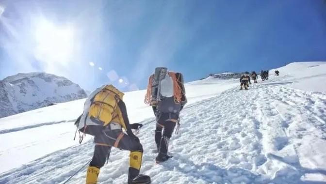 棉质内衣被称为“死亡内衣”，多年来，不少登山者和徒步爱好者因为穿着棉质内衣而在荒