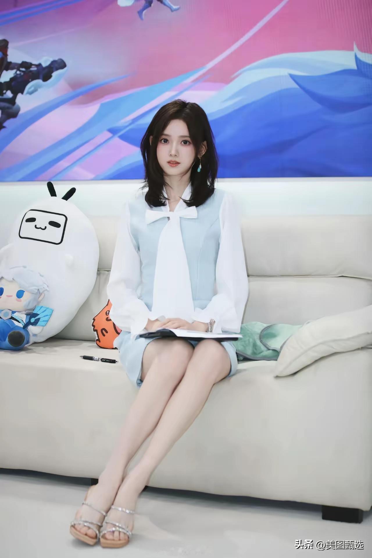 元气少女与萌宠的温馨时光🌟抛开钱不谈，你现在最需要什么