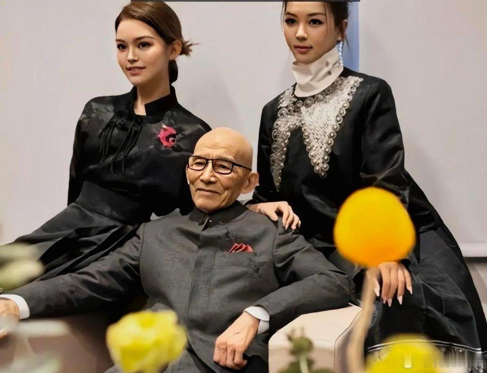 难怪游本昌的两个孙女都长的那么漂亮，原来老爷子年轻时候竟然和胡歌一样帅气，他这优