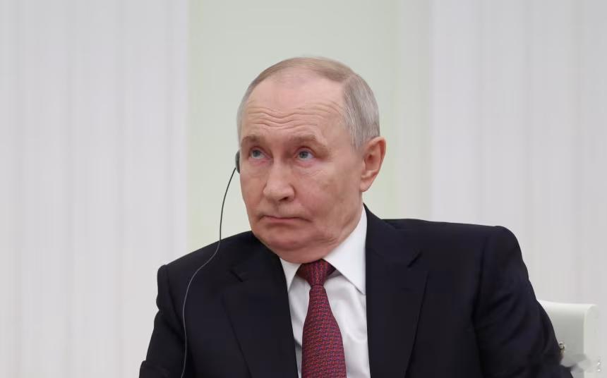 【美国、乌克兰和俄罗斯举行战争后的首次三方会谈】（CNN）乌克兰、美国和俄罗斯谈