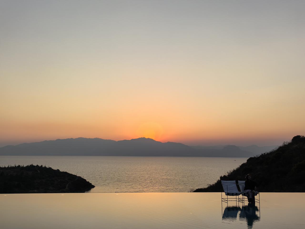 当年日本偷袭珍珠港，这在美国，乃至全世界看来，是不可思议的以卵击石。但是站在日本