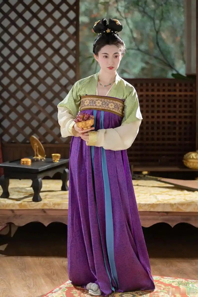 穿中式传统服装在很多地方会被拒绝进入，但是穿日本尿素裤却可畅行无阻。 