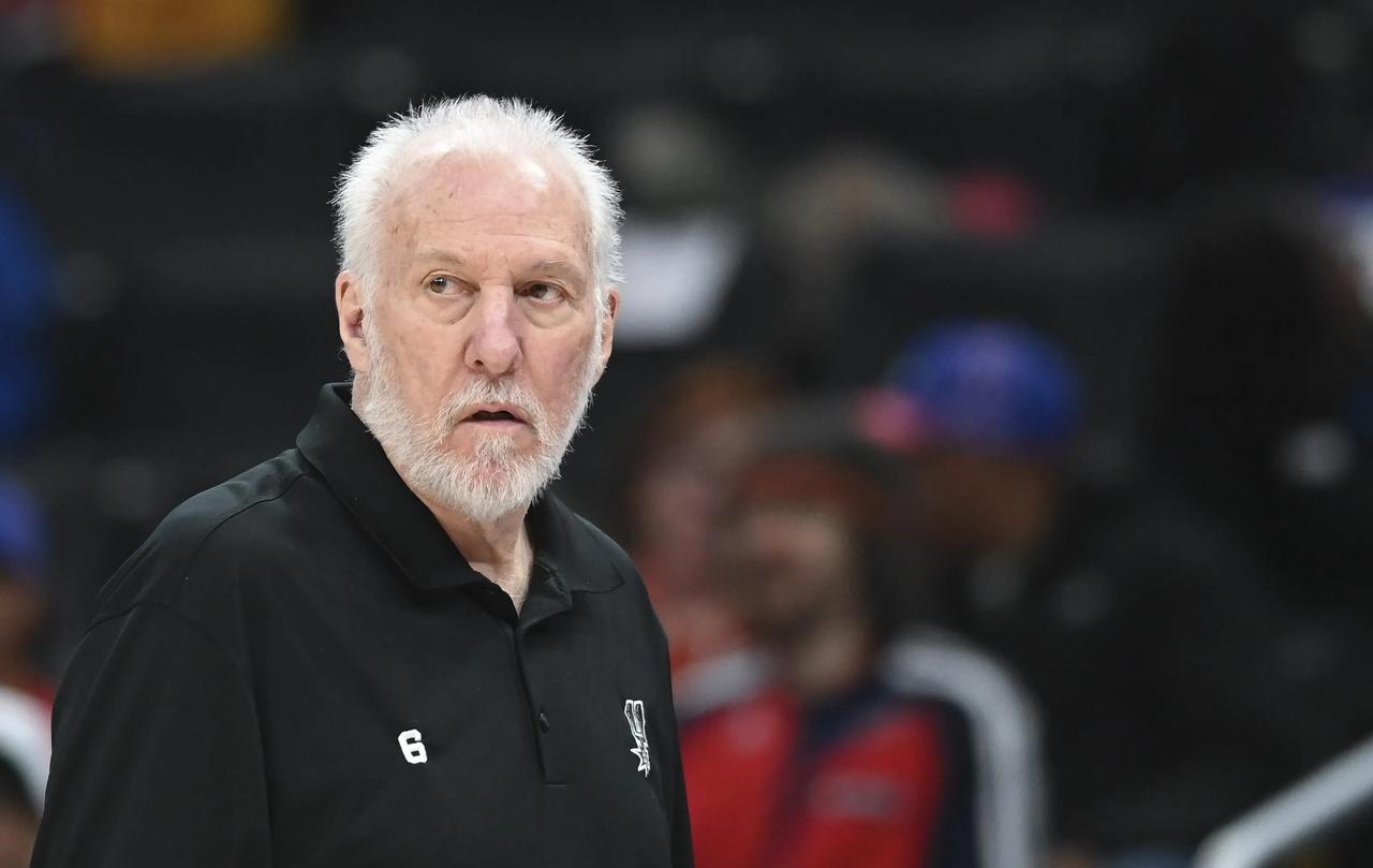 NBA年薪最高的两位主教练，本赛季合计6胜45负，分别东西部倒数第一。
波波维奇