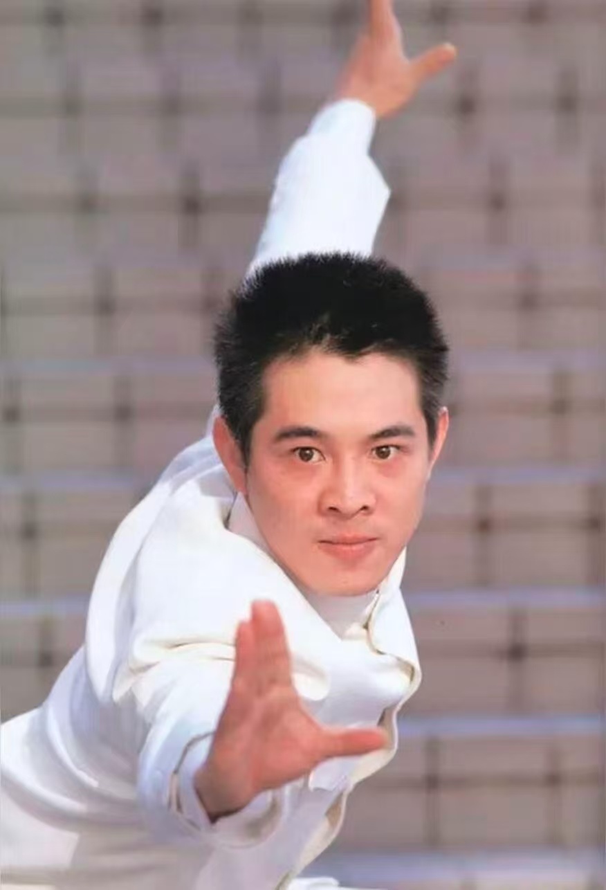 李连杰不担心AI取代功夫李连杰对于AI和功夫的解读十分深刻，机器可以生成标准化的