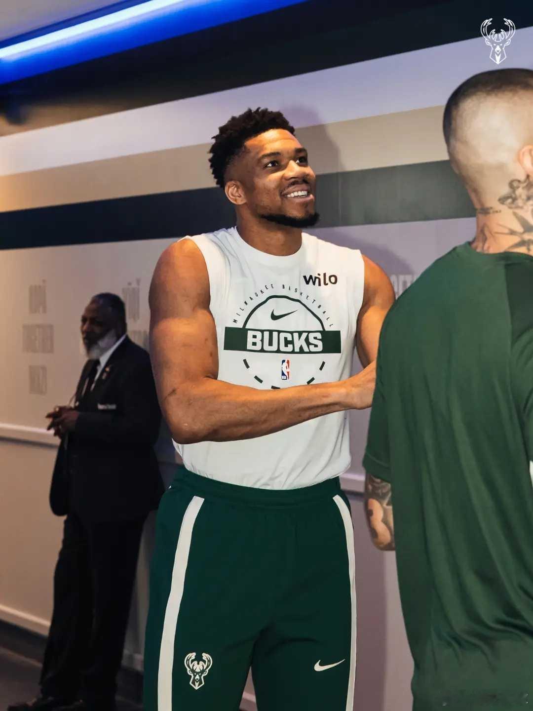 北京时间1月22日，NBA常规赛继续进行，俄克拉荷马城雷霆队（37胜8负）收获连