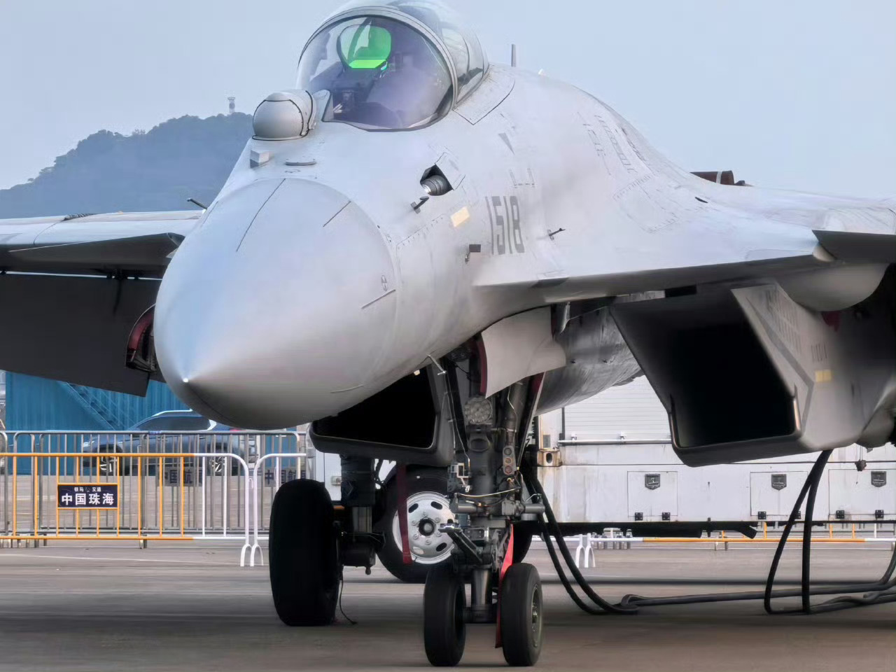歼15喊话日本军机你在我射程之内歼-15T各种空空导弹射程：霹雳-10近距格斗弹
