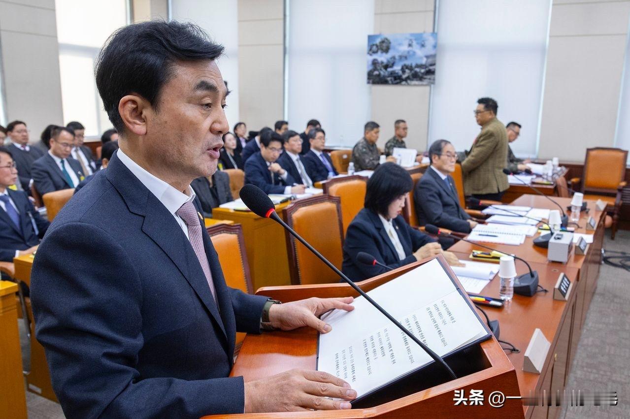 18日，韩国国防部长安圭白被问及驻韩美军爱国者、萨德等防空装备被调往中东，何时能