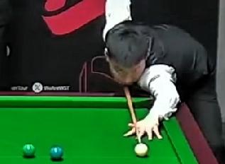 极限逆转，挽救赛点！
武汉公开赛资格赛第二轮（96进64），龙泽煌对伯顿，前4局