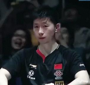 一双含情眼 