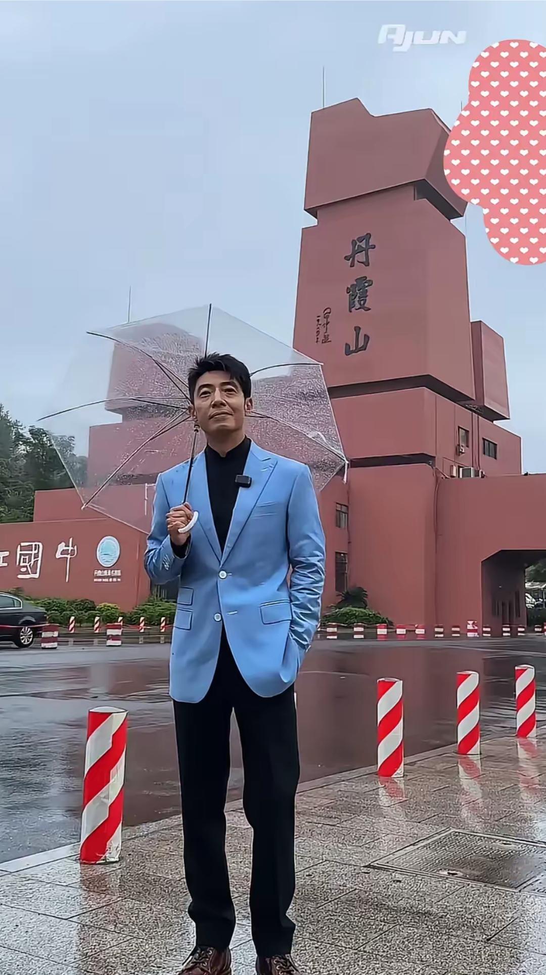 撒贝宁真是金口玉言呀！撒贝宁曾经的一句话“赛里木湖你都没去过，白活了”勾起了多少