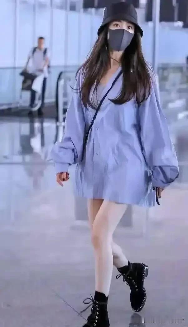 频率相似的人
即使翻山越岭
也终会相聚在一起
磁场不合的人
即使朝夕相处
也终究