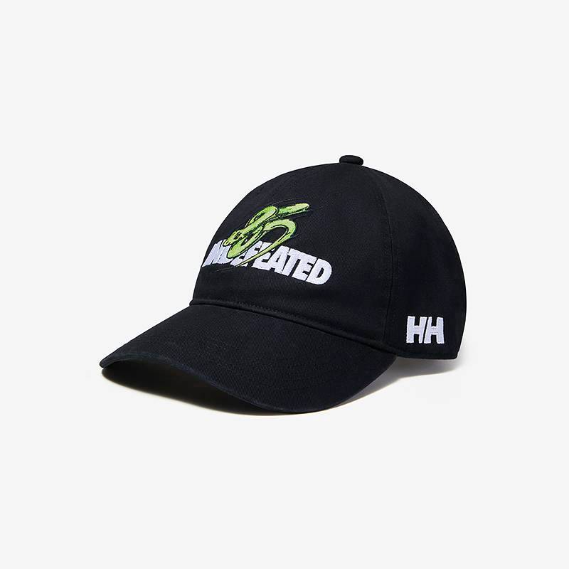 终于等到五条杠、红牛和HH的王一博赛车联名款啦，我们上赛见🏁给85王一博一整片