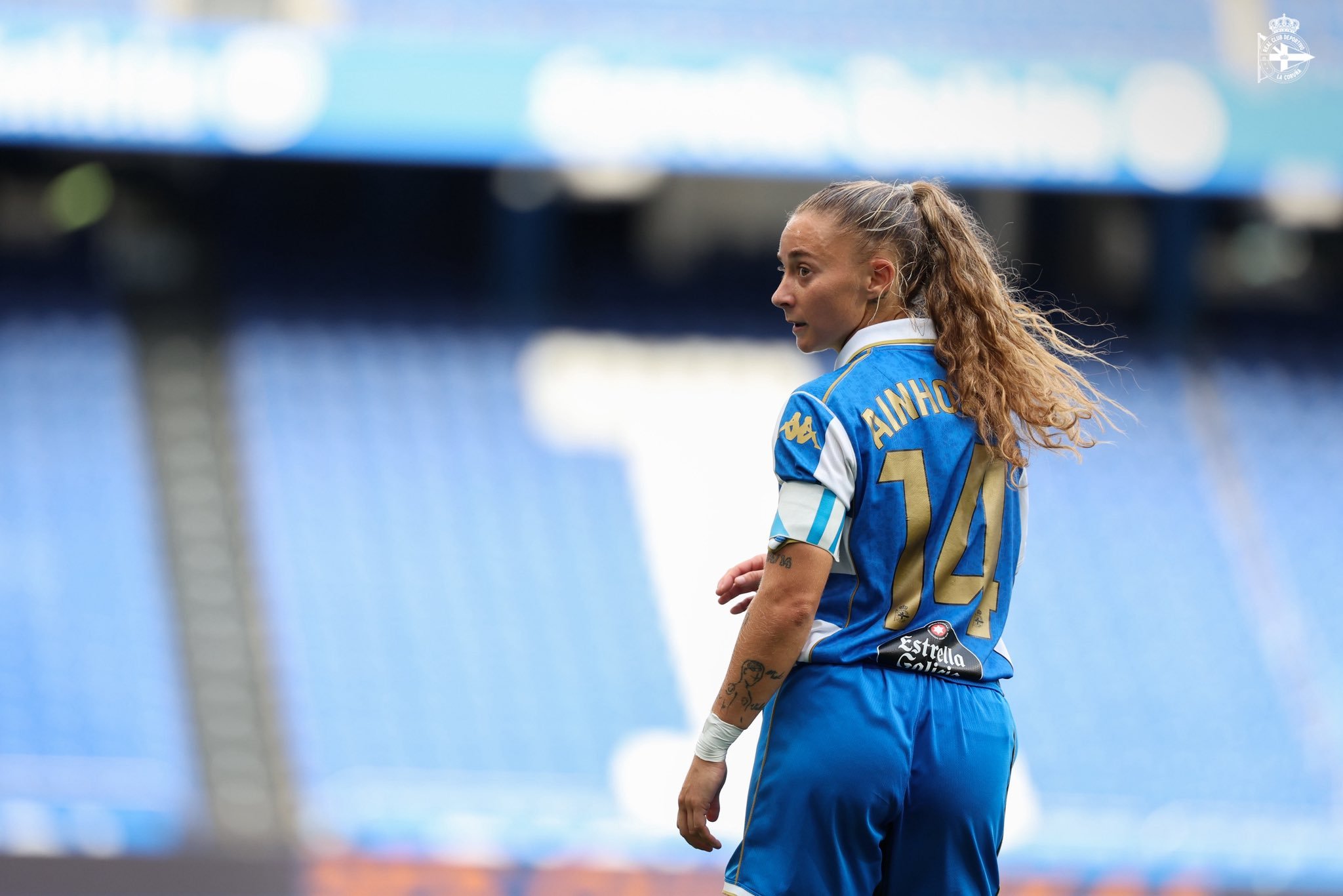 球员如果太小只，就直接印童装字吧，这样看着实在很别扭[二哈] ​​​