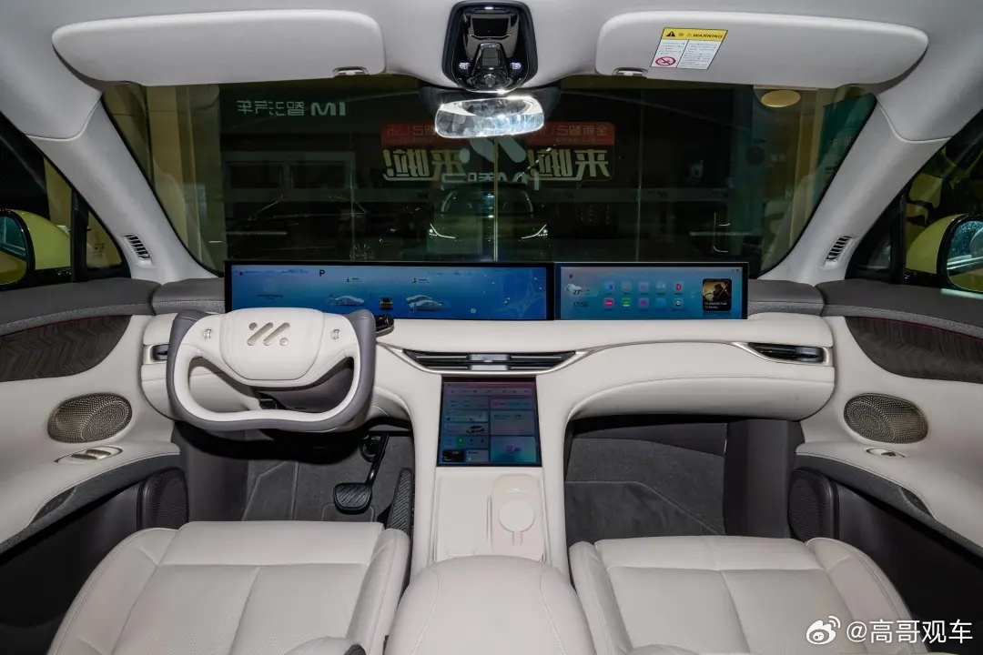新一代智己LS6内饰正式曝光大v聊车 智己LS6的内饰进行重新设计，使用了全新的