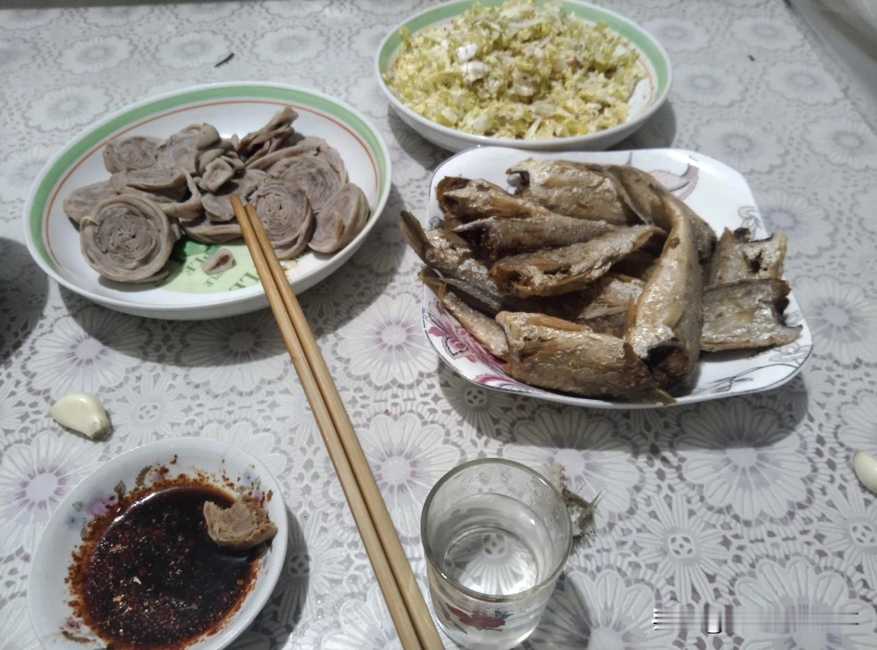 #农村身边事# 
你们发现没？
喜欢喝酒的人快乐胜过一切
在农村，每个村里都有几