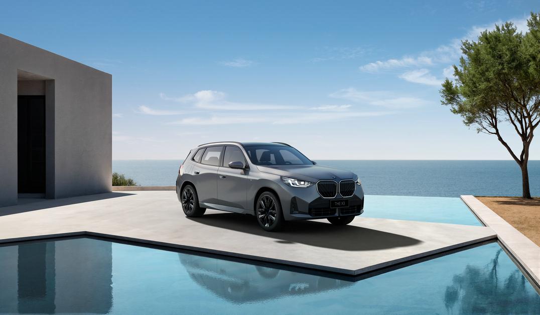 宝马X家族主力成员按下“黑化键”——以BMW X3长轴距版领衔，携BMW X1、