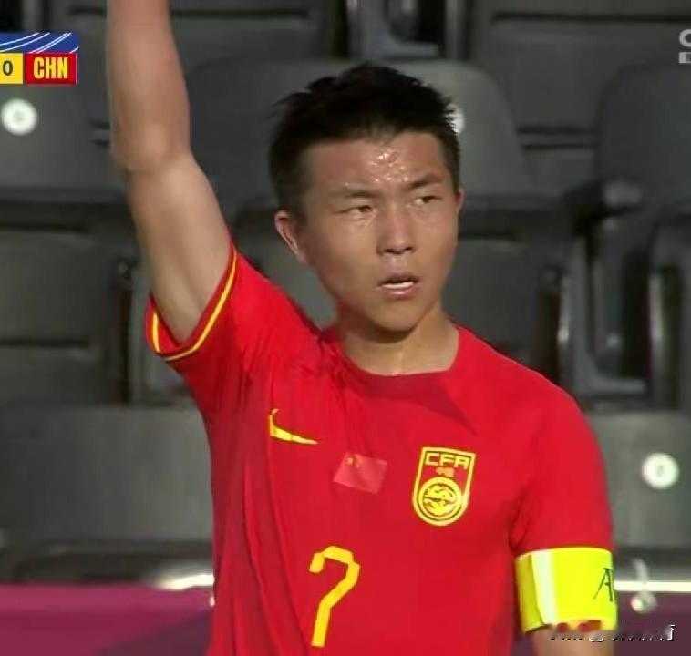 国奥上半时0：1落后日本
比赛第八分钟，日本队即打进一球，但第16分钟，日本队3