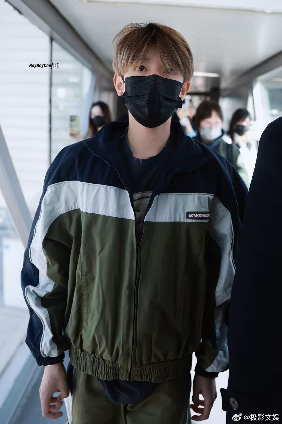 王源春分上班王源冲锋衣穿搭王源冲锋衣穿搭，不错不错，真是绝了 