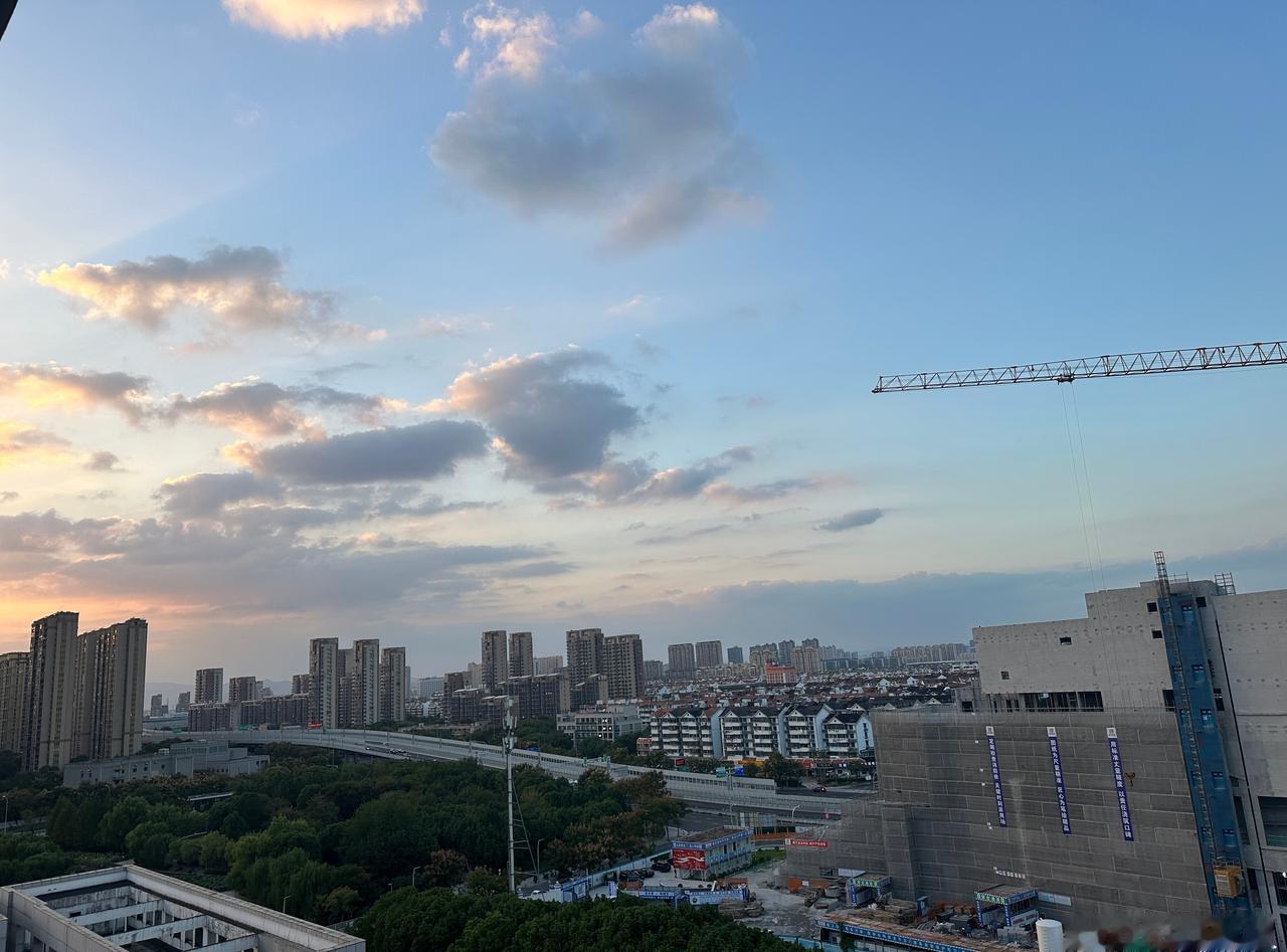 晚安超话甬城天气在线晚安宁波天气 夜色为城市调暗了亮度，不论晴雨寒热，都请卸下疲