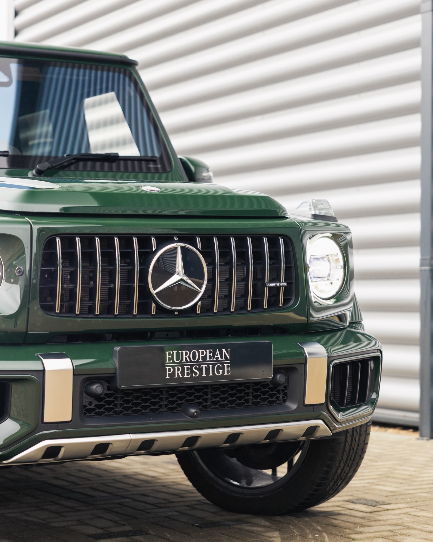 改款奔驰G63 AMG Manufaktur版，采用深绿色漆面覆盖黑色Nappa