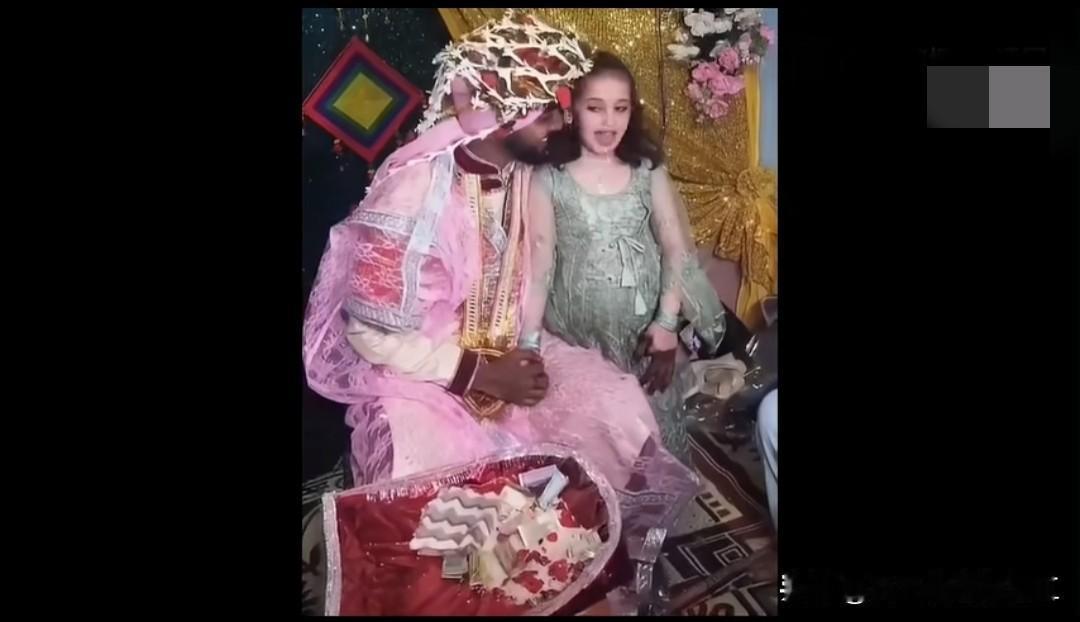 印度婚礼现场，32岁男子和11岁的妻子
与种姓制度一样，童婚虽然被法律禁止，但在
