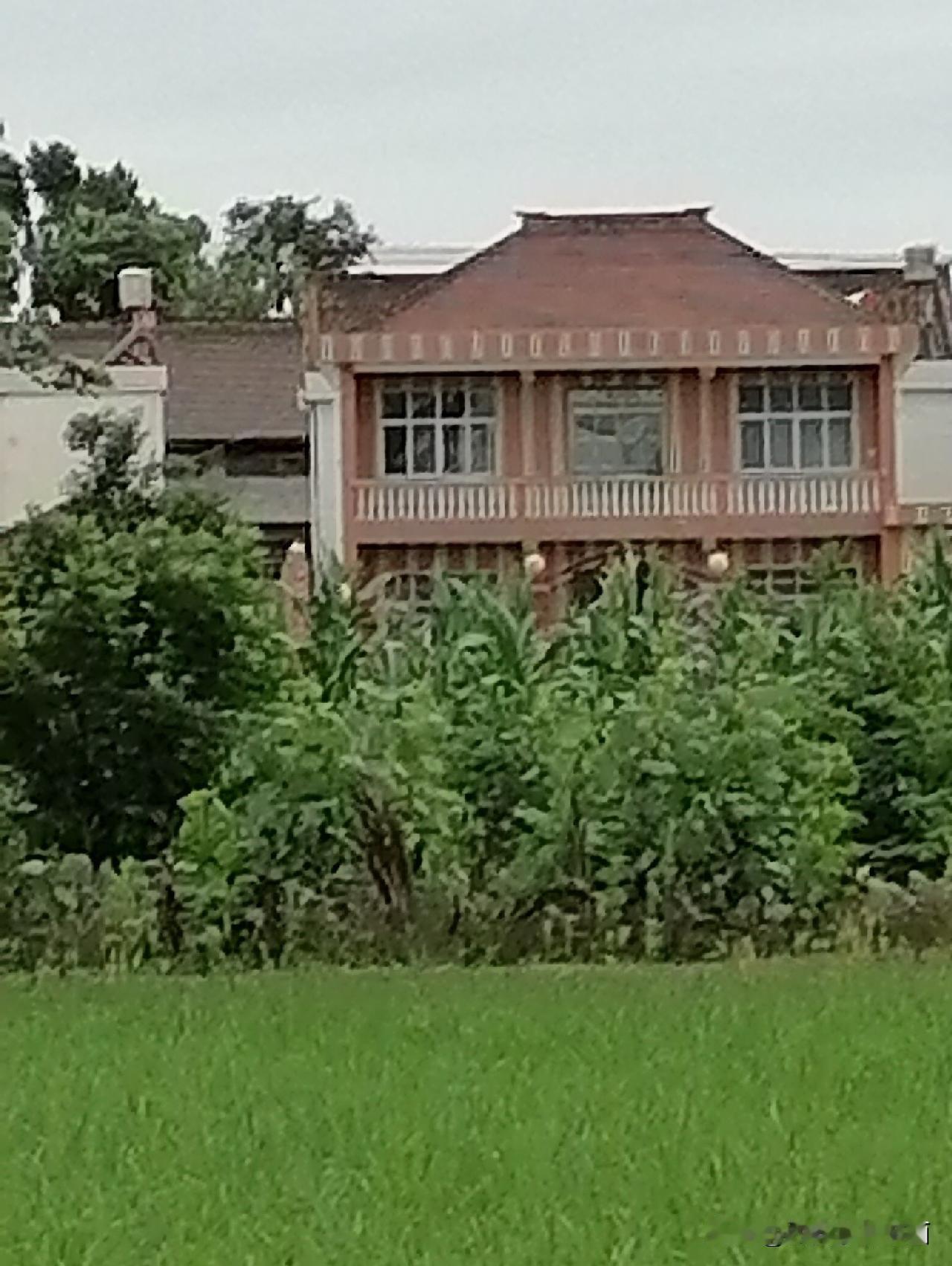 《稻田民居（西安李林摄于汉中城固）》