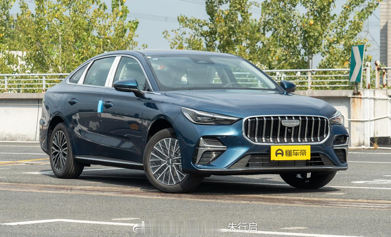 全新第5代帝豪将于11月5日开启预售，与前代车型相比，新款吉利帝豪基于新一代BM