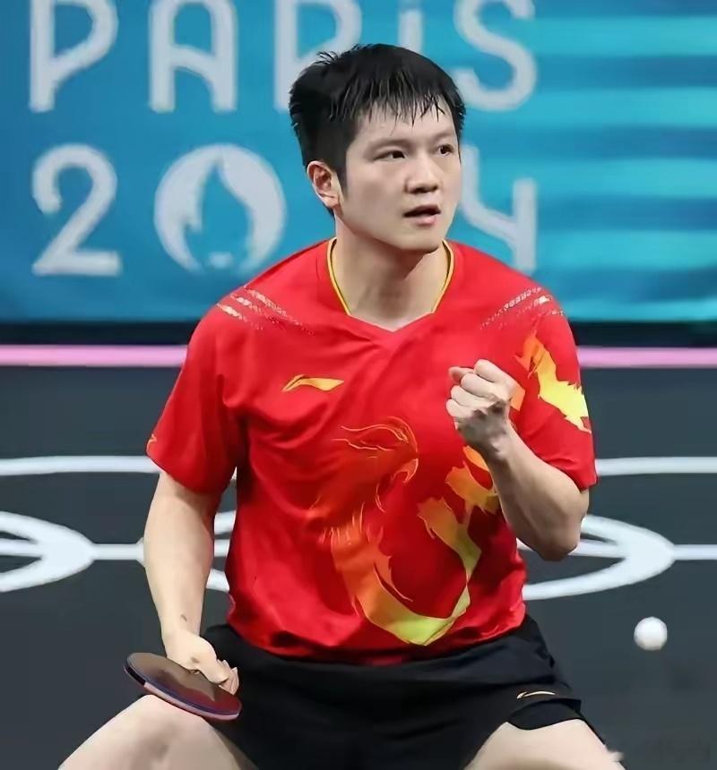 樊振东回国了小胖这次是自愿放弃舒适假期，自己主动回国只为查漏补缺、强化实力。因为