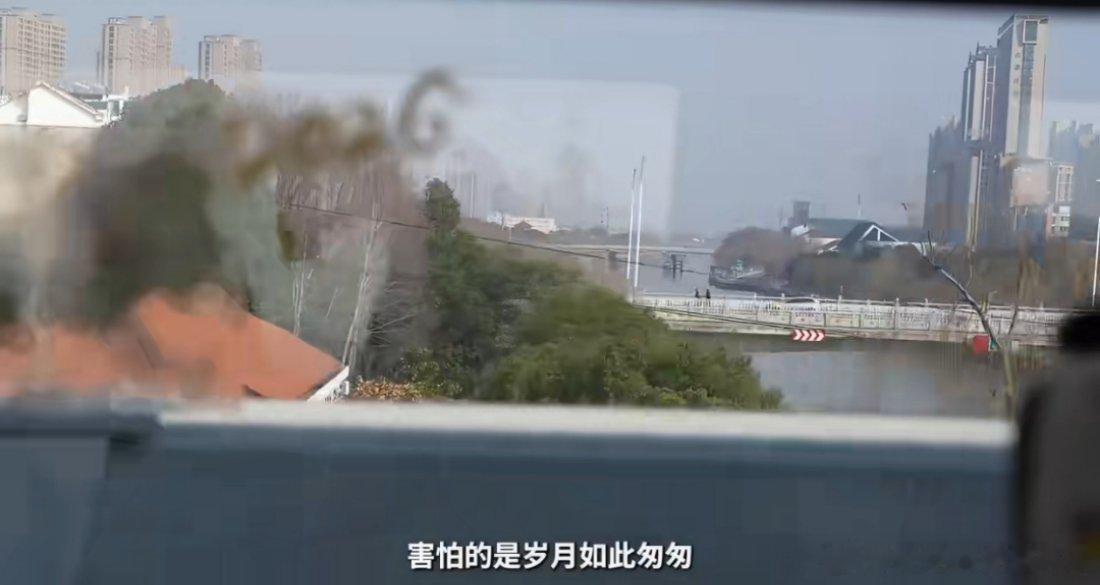 在家不用硬撑只担心吃撑 回到熟悉的家里不用处理工作消息，也不用在意旁人的眼光，可