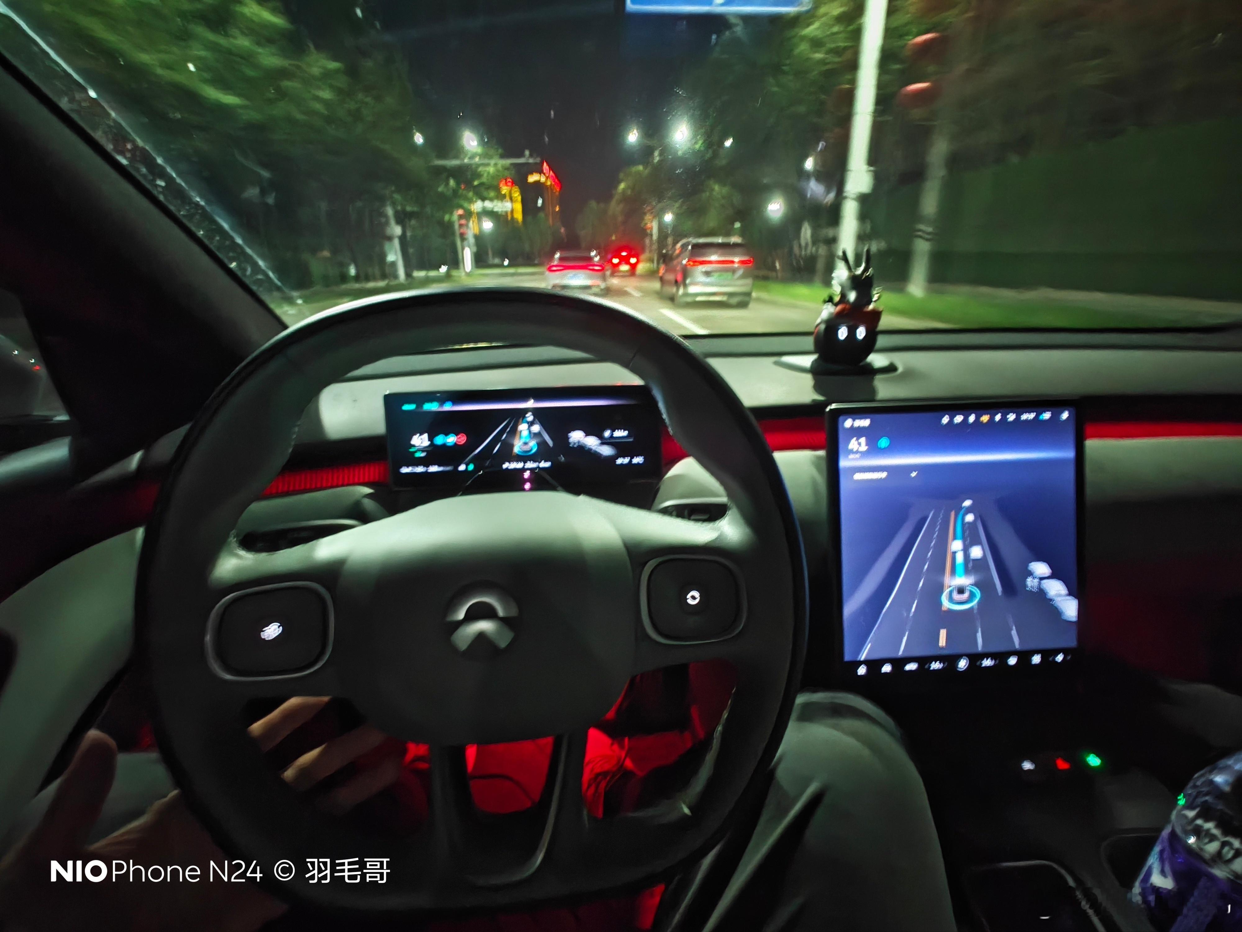高原回来也要深夜溜车，差点忘了自己还有台4颗Orin的ET5[微笑]这伟大的新能