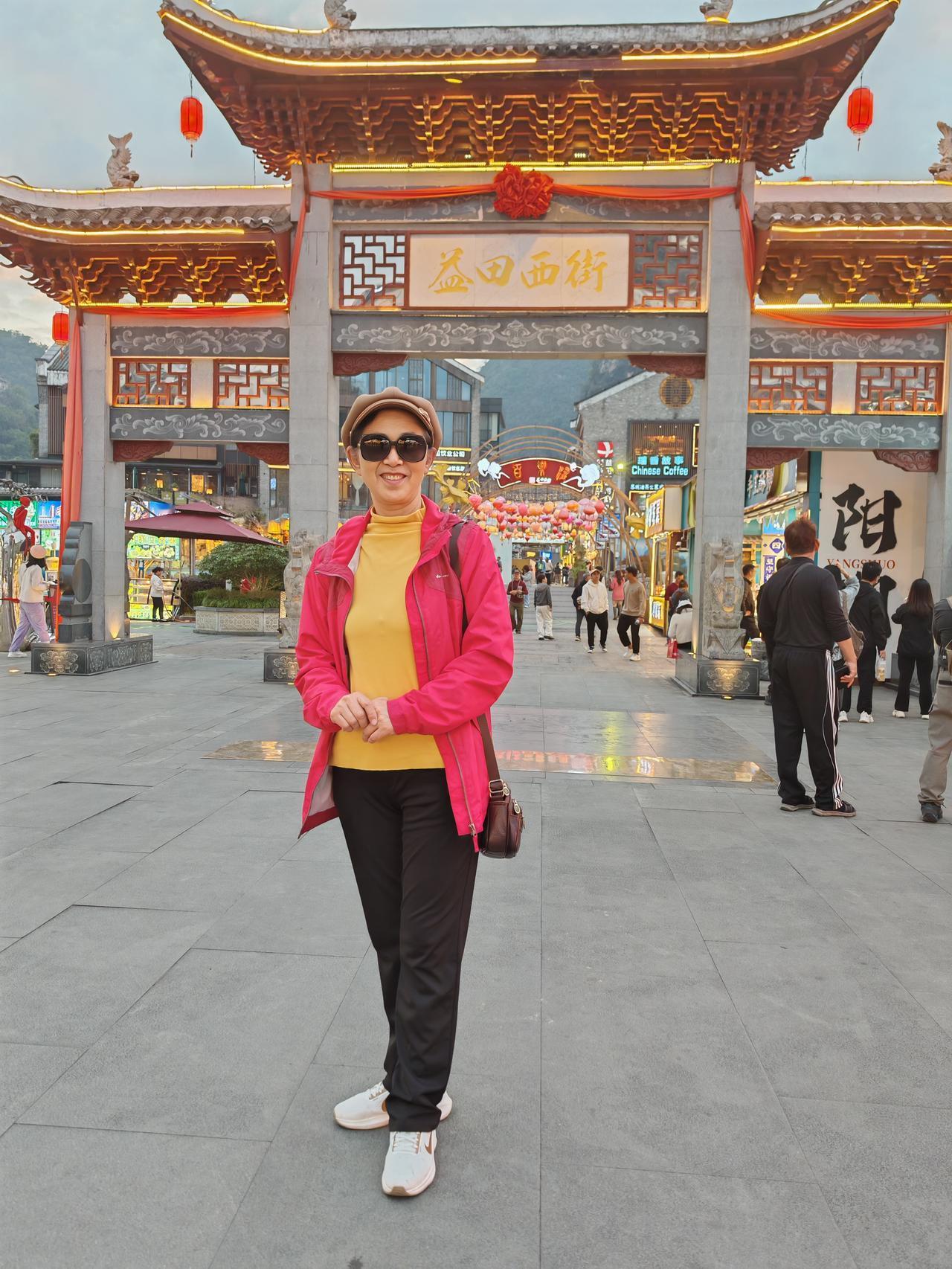 “永远不放弃自己，好好生活，走完余生。”
写完这句话时，泪水已悄然滑落。
不放弃