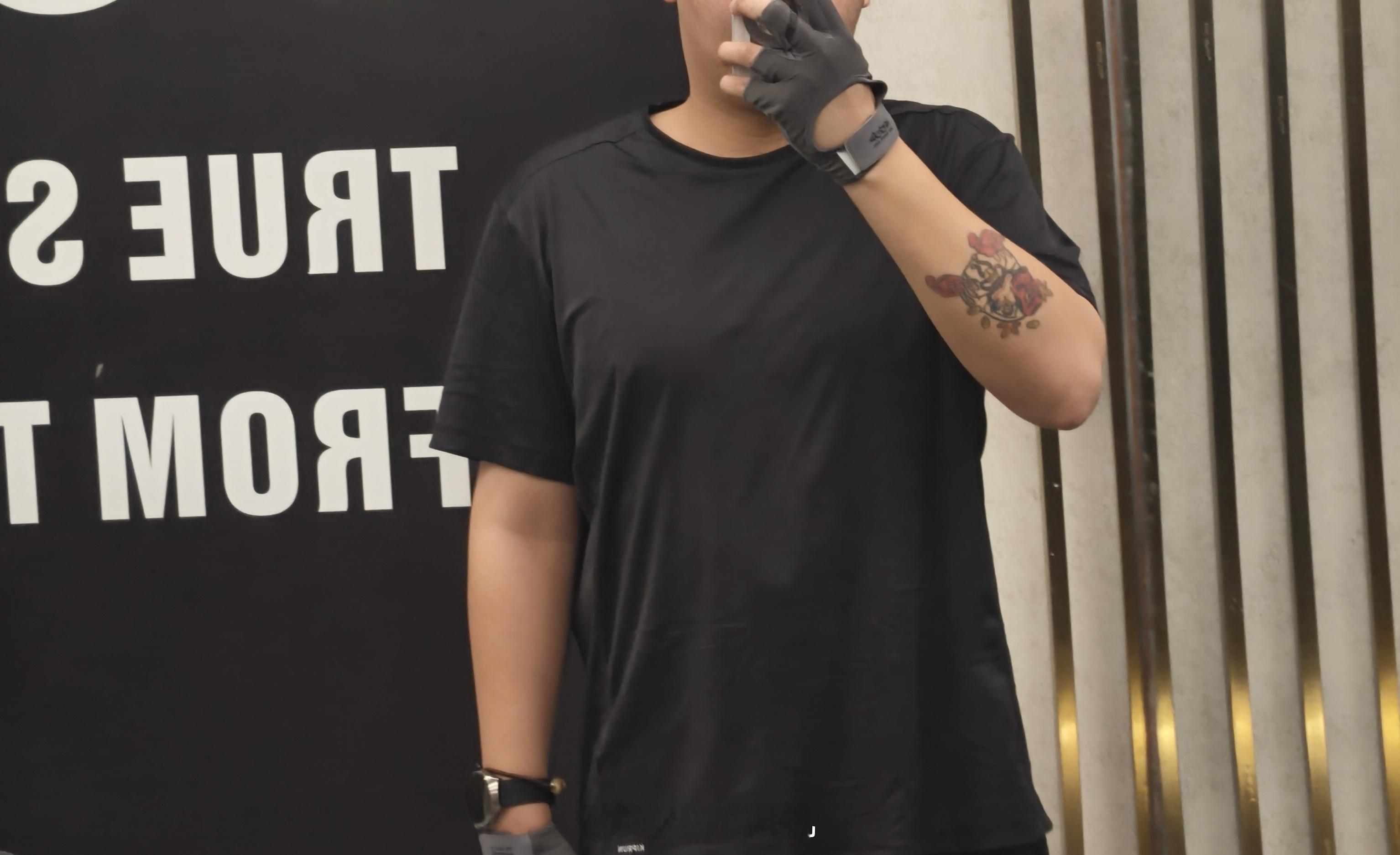 健身打卡–––第四天今天炼腹教练:你控制一下你的表情我:为啥教练:容易长皱纹现在