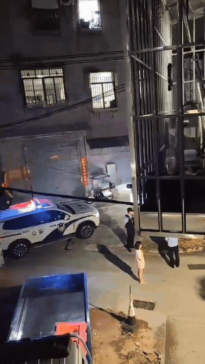男人真不容易，每天只睡3-4个小时，在工地挥汗如雨，老婆却不理解，拿着钱去跟别人