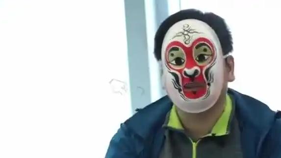 央视3·15晚会再次撕开消费黑幕，而调查记者老K的“硬核”暗访不仅让违法企业无所