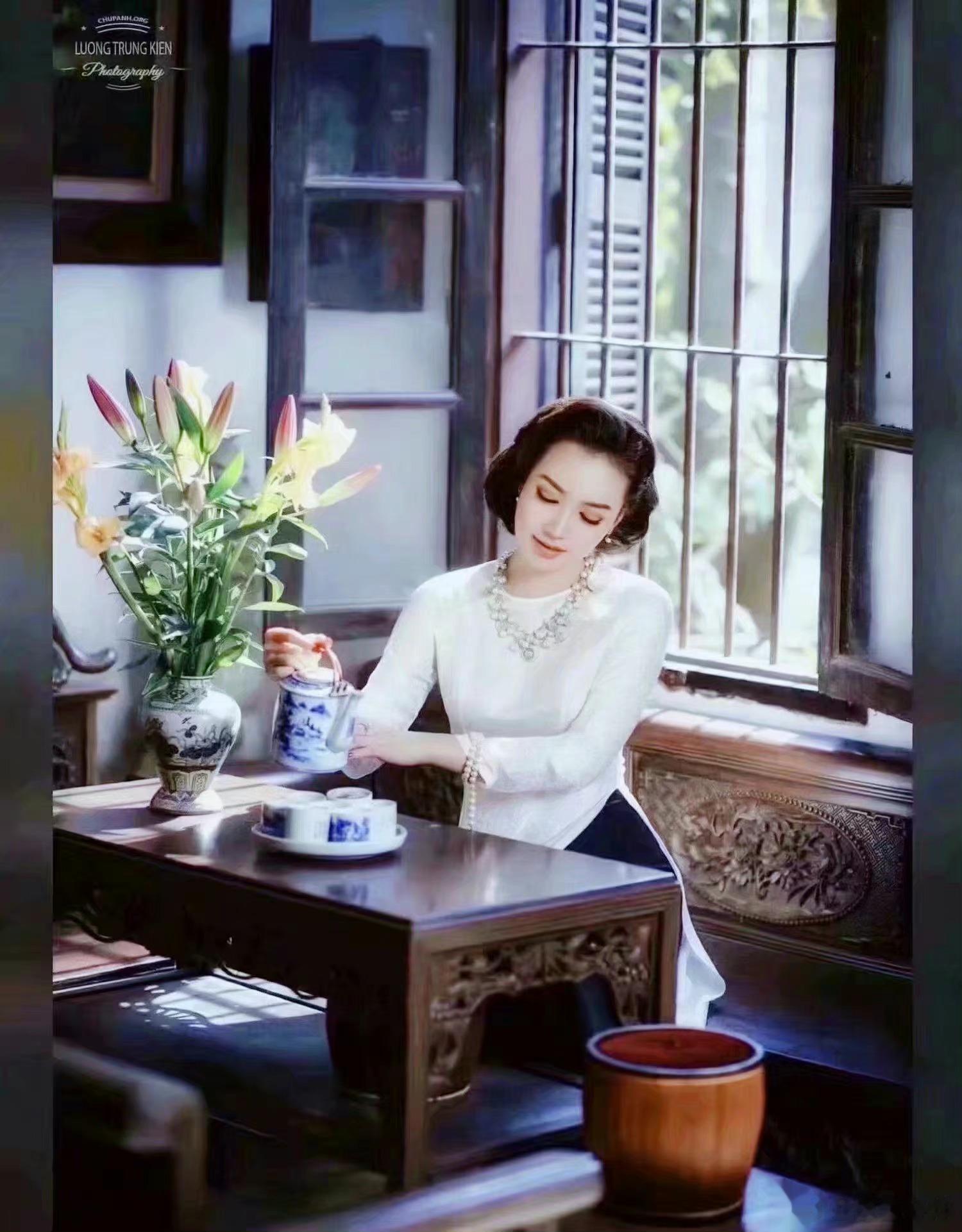 早上、中午、晚上，无论任何时候，随时为自己冲一杯茶，冲掉疲惫，冲掉失望， 冲掉不