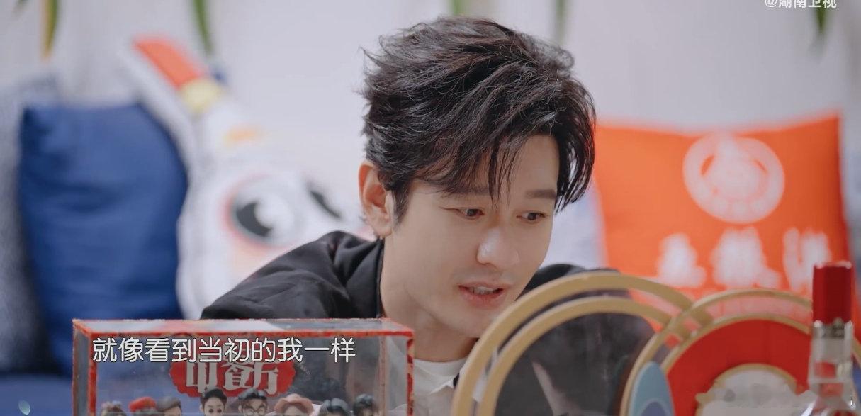 黄晓明[超话]黄晓明说丁禹兮像十年前的自己中餐厅快十年了，晓明哥还能从新人身上找