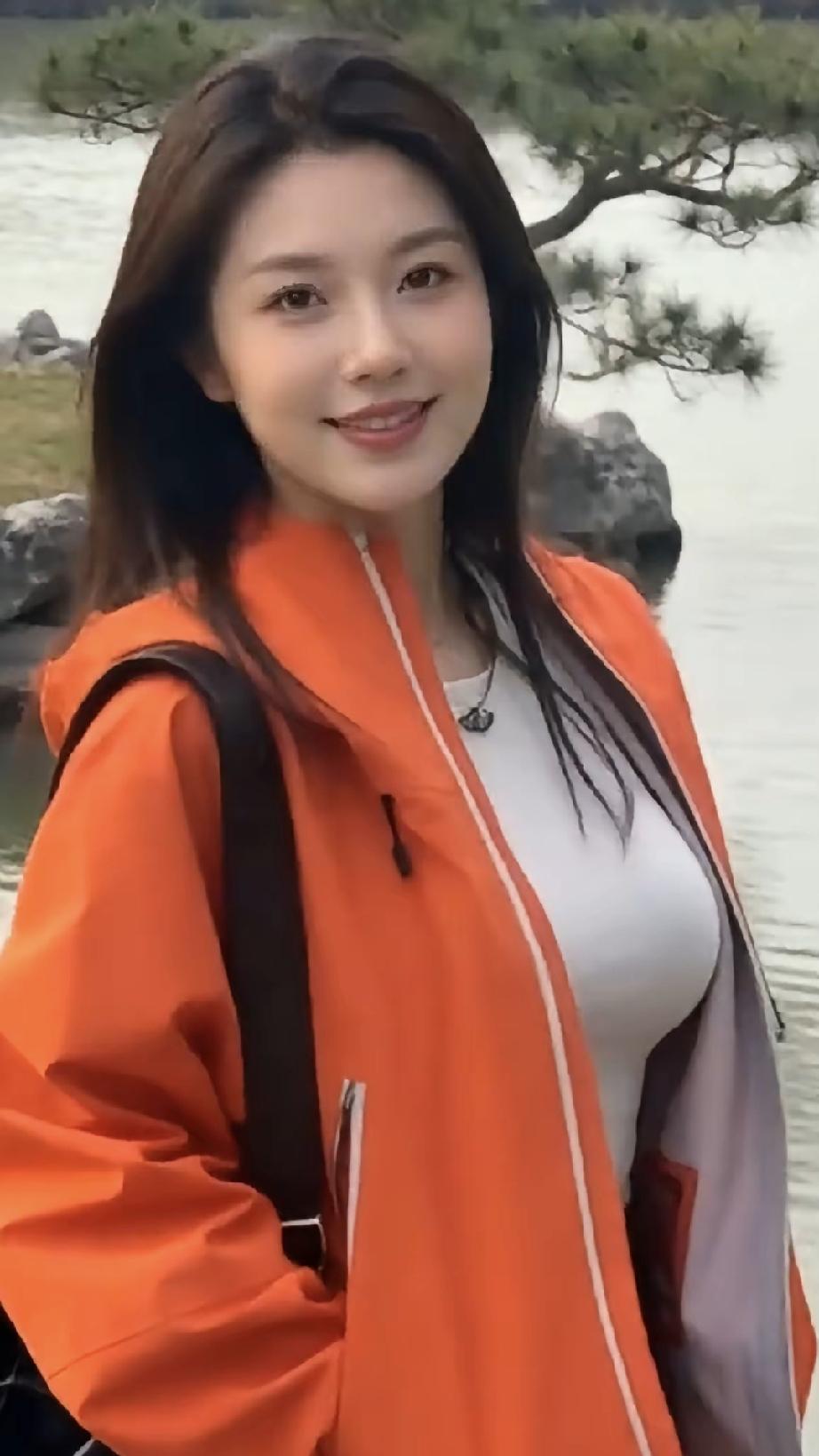 杂念塞满内心，遇事总迷茫纠结走不出吗？
 
1. 少被流言蒙蔽内心
邻居总听信旁