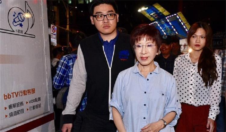 谁说一个调门就是一条路？别再把全部喊“统一”的都当作自己人了，洪秀柱和郑丽文完全